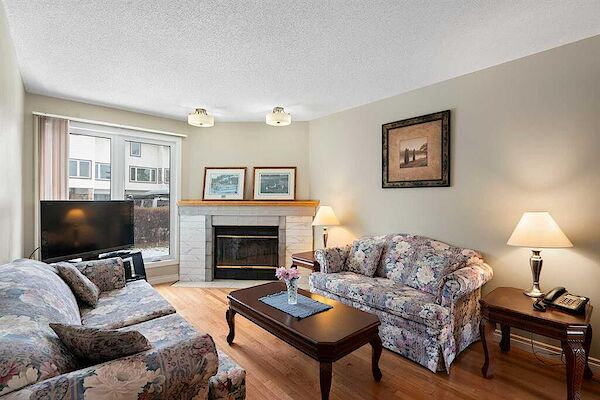 Calgary 3 bedrooms Townhouse for rent. Property photo: 631193-2