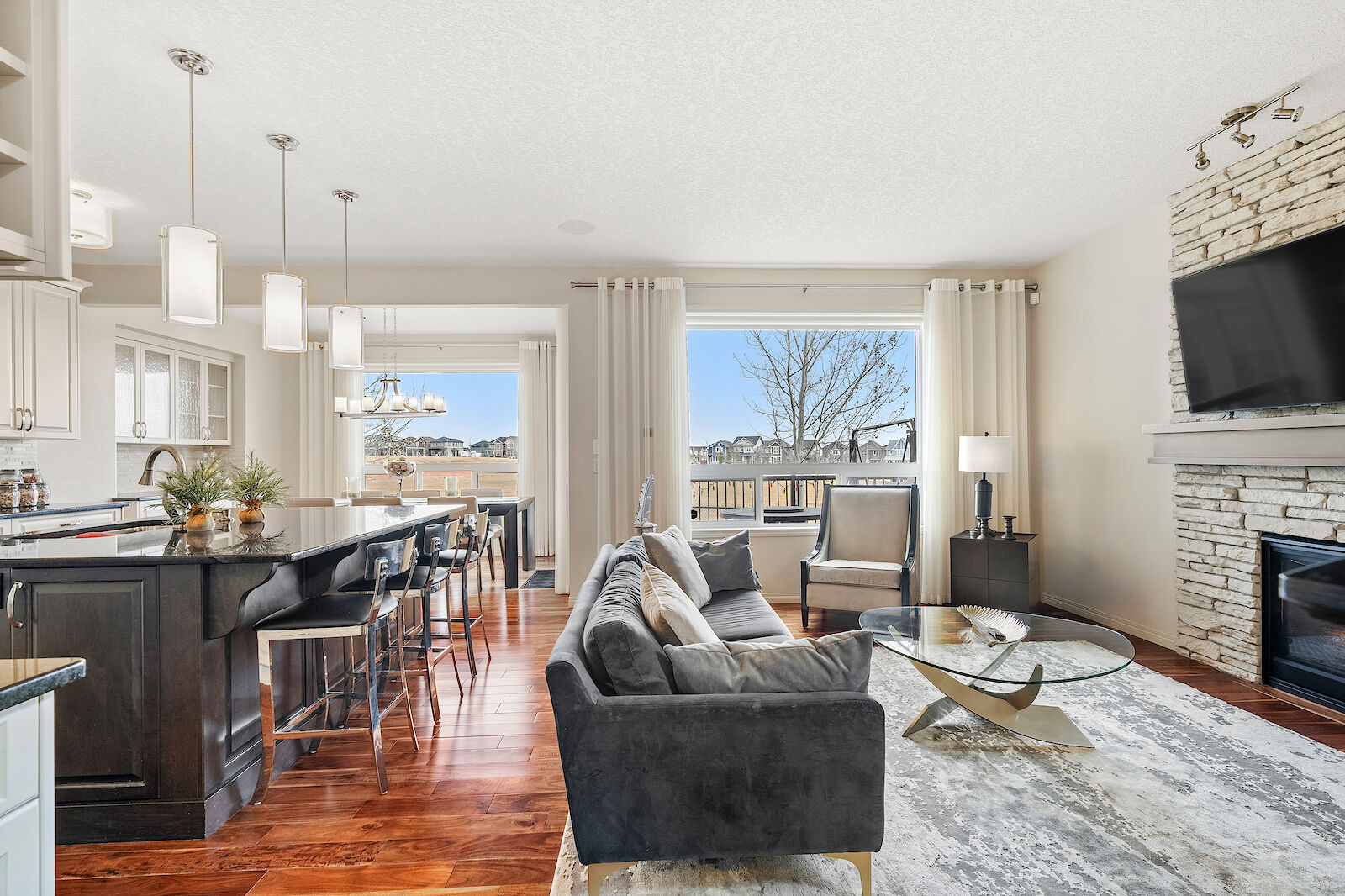 Calgary 3 + Den bedrooms Main Floor for rent. Property photo: 631848-1