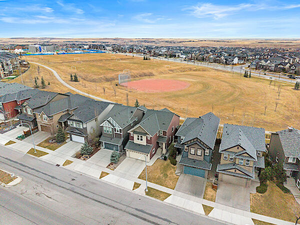 Calgary 3 + Den bedrooms Main Floor for rent. Property photo: 631848-3
