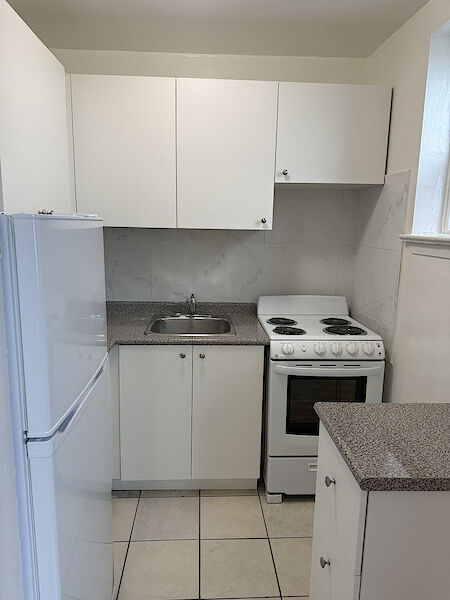 Toronto studio Apartment for rent. Property photo: 631934-2