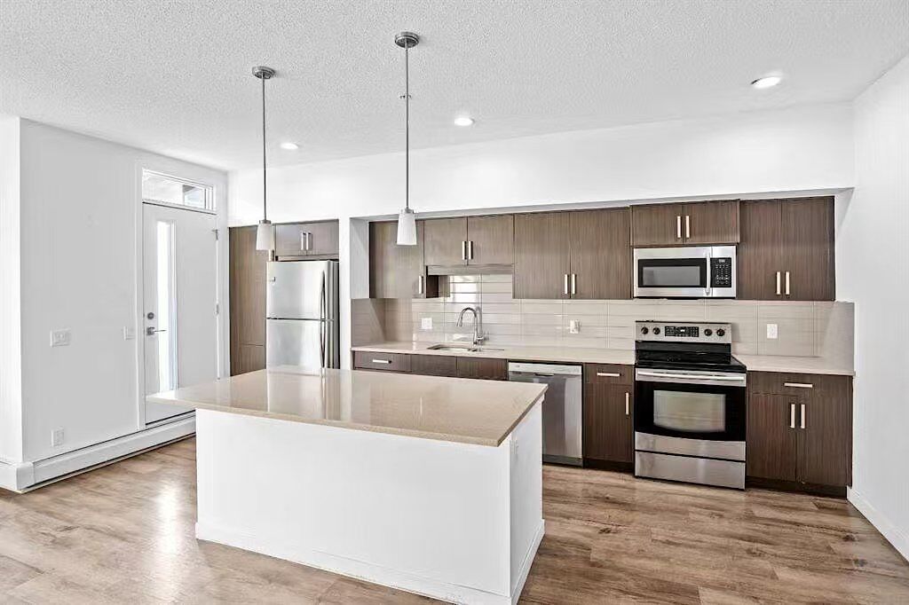 Calgary 2 + Den bedrooms Townhouse for rent. Property photo: 633454-1