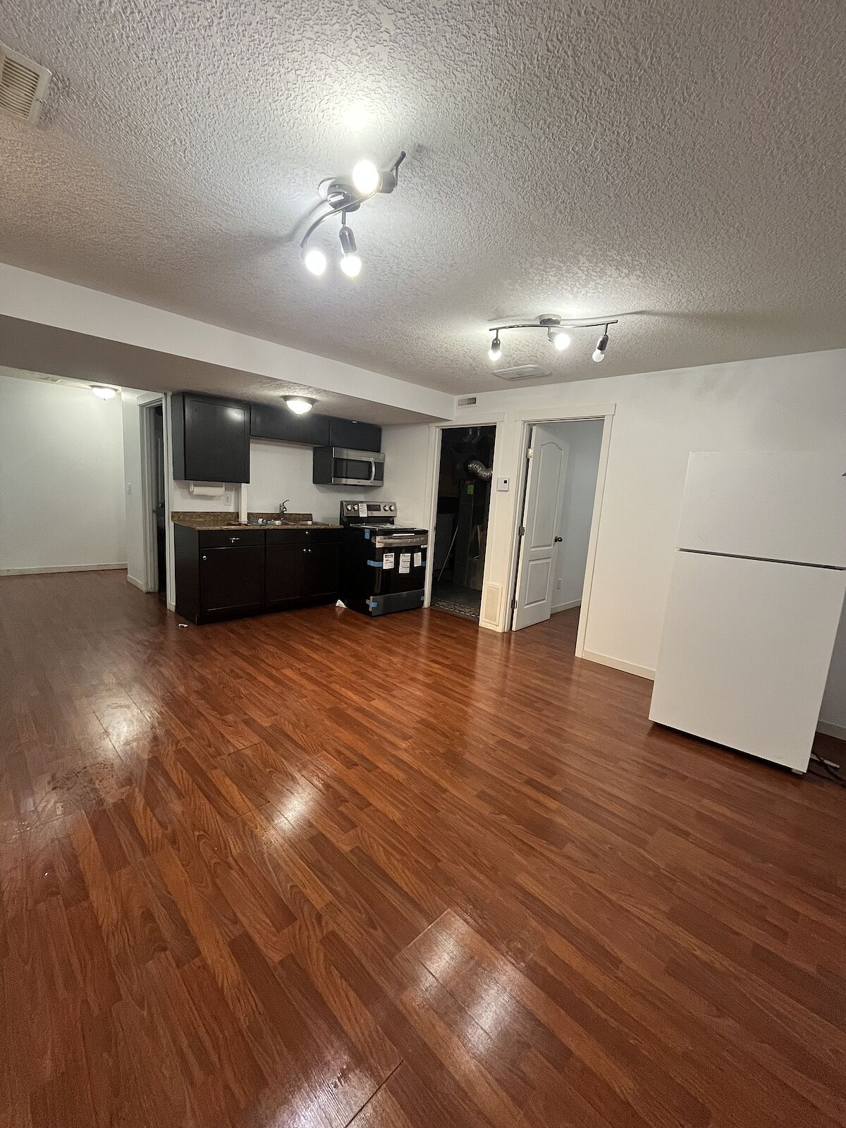 Calgary 1 bedroom Basement for rent. Property photo: 633653-1