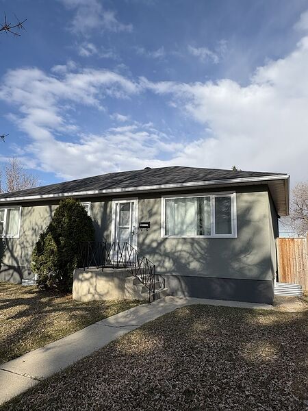Bright & Spacious 1,000Sq Ft Renovated 2-Bedroom Suite | Briar Hill | Near SAIT