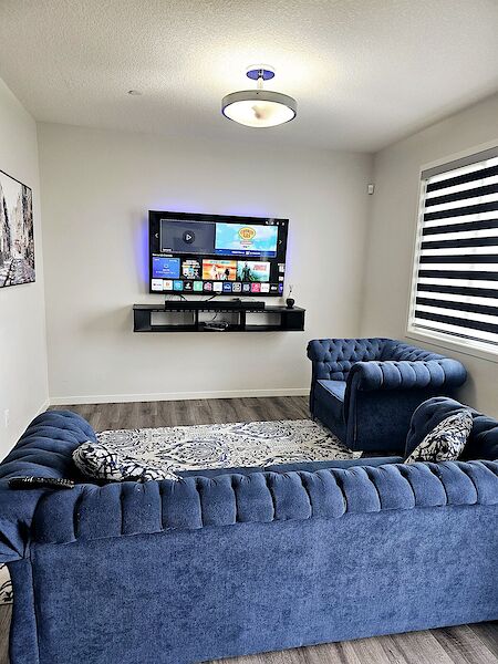 Cozy Fully Furnished 3-Bedroom Home in Quiet Nice Neighbourhood of Livingston