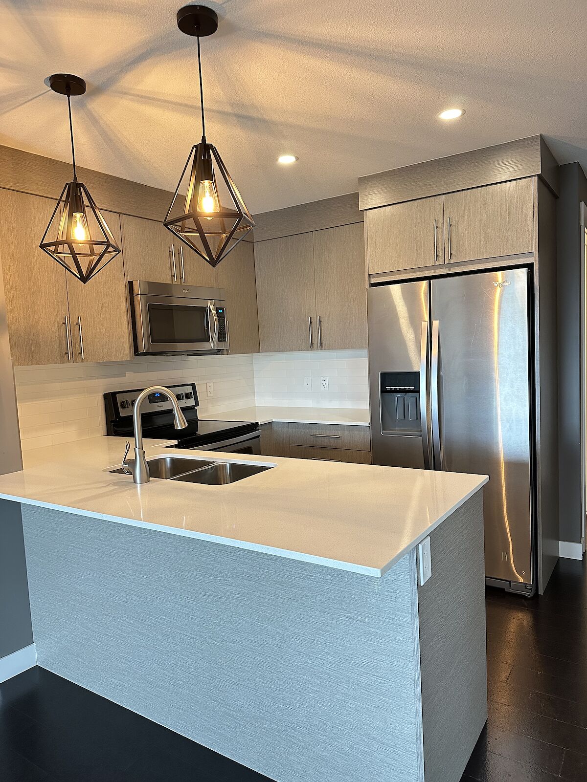Calgary 1 + Den bedrooms Condo Unit for rent. Property photo: 634703-1