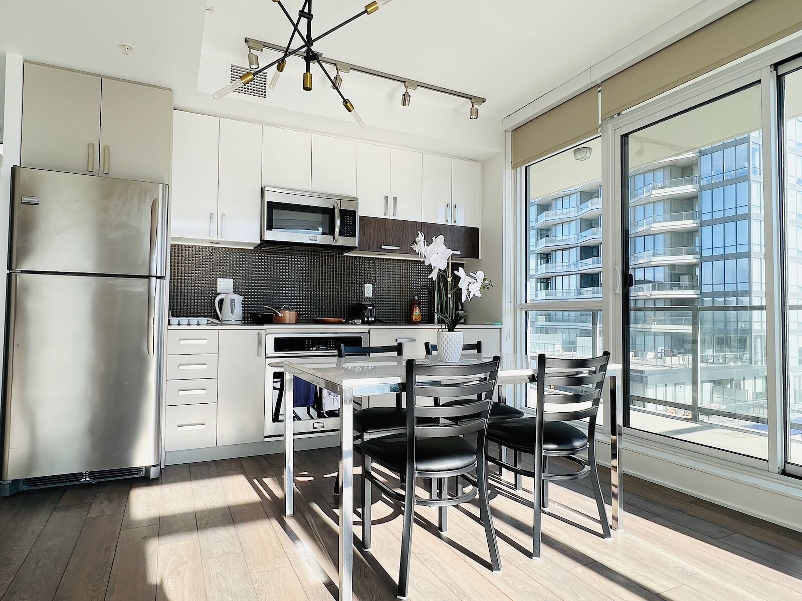 Calgary 2 bedrooms Condo Unit for rent. Property photo: 635058-1