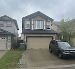 3 bedrooms, within a 5 mins walk to Saddle Ridge School, 2 parking spots.