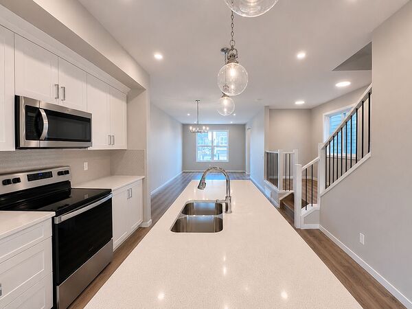 Calgary 3 + Den bedrooms Main Floor for rent. Property photo: 635421-3
