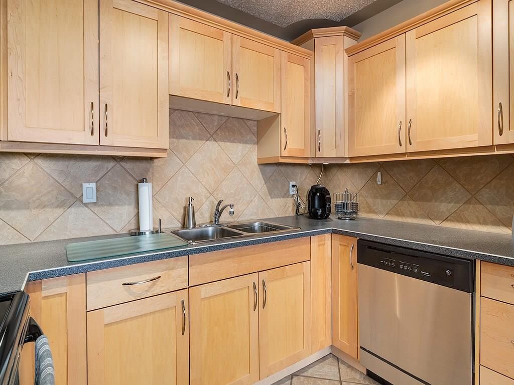 Calgary 2 bedrooms Condo Unit for rent. Property photo: 635647-1