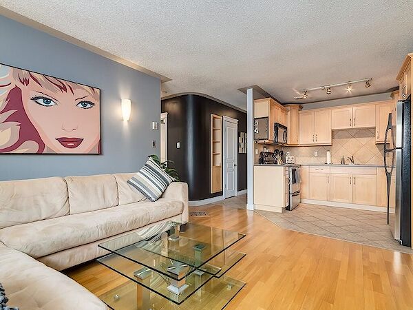 Calgary 2 bedrooms Condo Unit for rent. Property photo: 635647-2