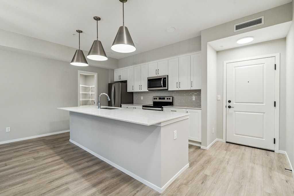 Calgary 3 bedrooms Condo Unit for rent. Property photo: 635858-1