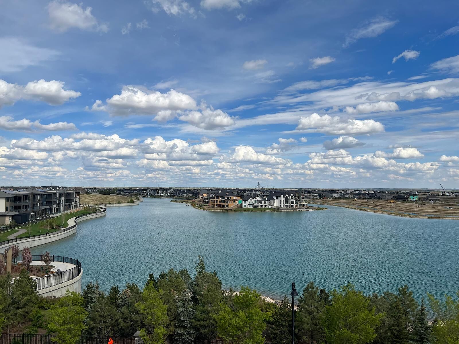 Calgary 2 bedrooms Condo Unit for rent. Property photo: 636337-1