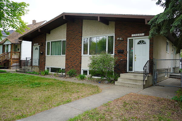 Delightful 3 Bedroom Rentals with Basement/Yard/Garage in Quiet Neighbourhood
