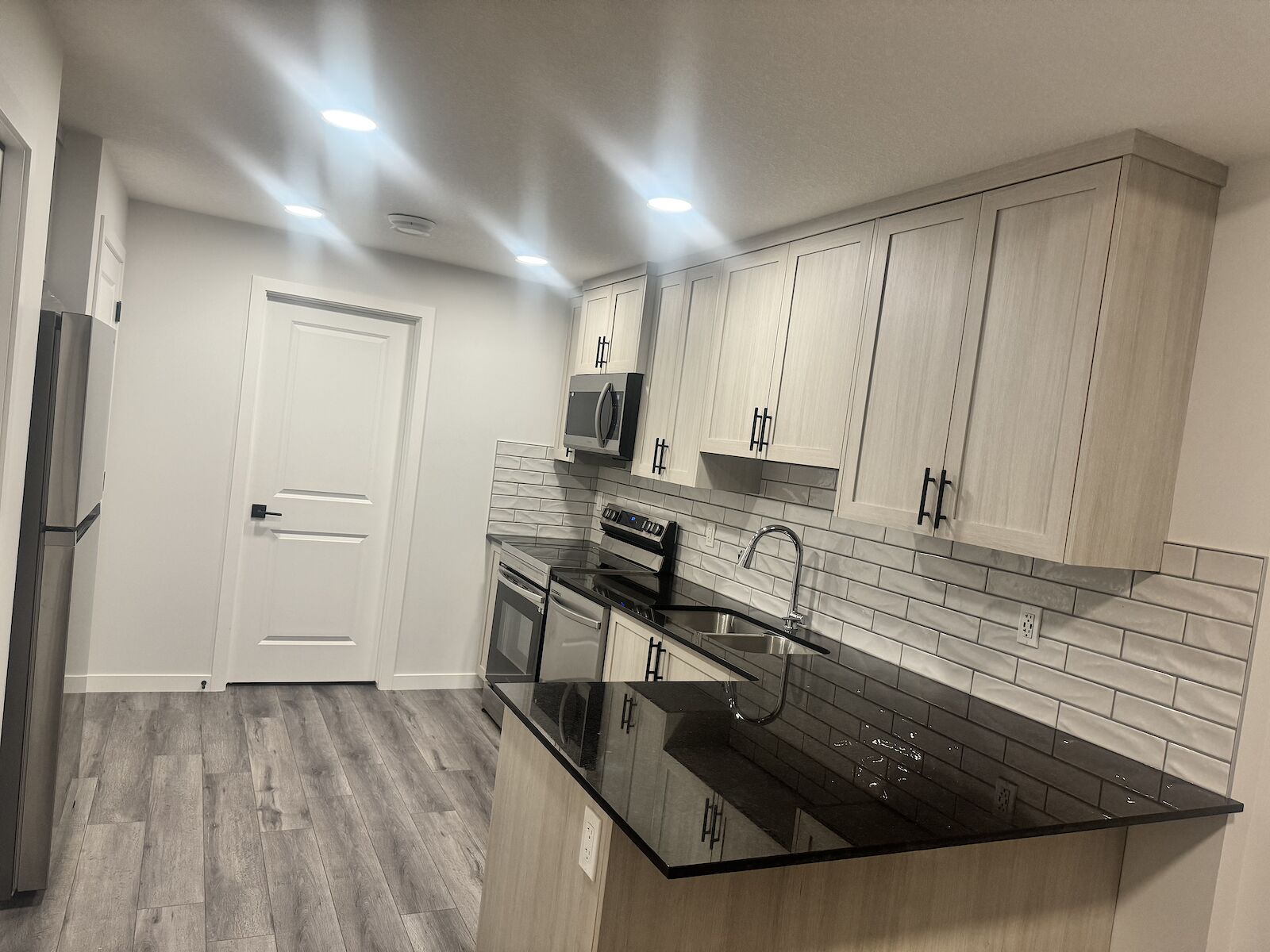 Calgary 1 bedroom Basement for rent. Property photo: 637577-1