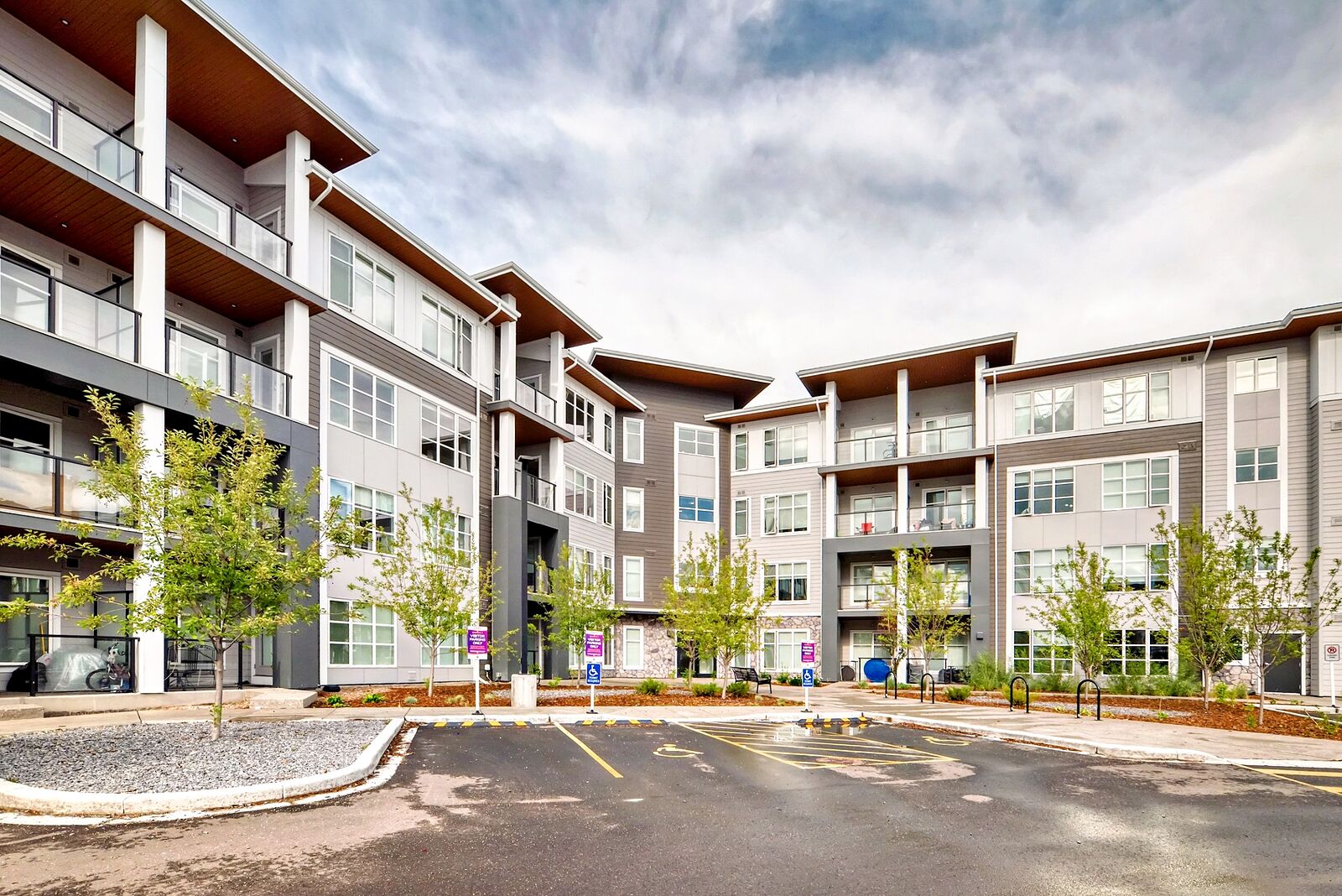 Calgary 2 bedrooms Condo Unit for rent. Property photo: 637742-1