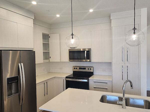 Calgary 2 bedrooms Condo Unit for rent. Property photo: 637742-3