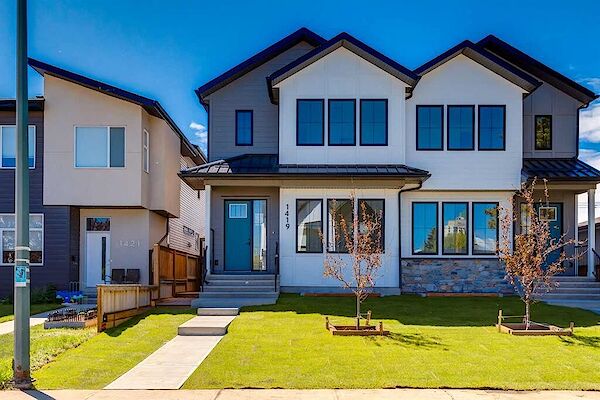 BRAND NEW LOWER LUXURY VERY LARGE 1 BEDROOM SUITE
