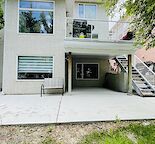 Stunning Ground-level 2-bed suite, Private Entrance/Laundry/Patio