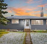LEGAL 2 bedroom suite in the heart of Acadia!