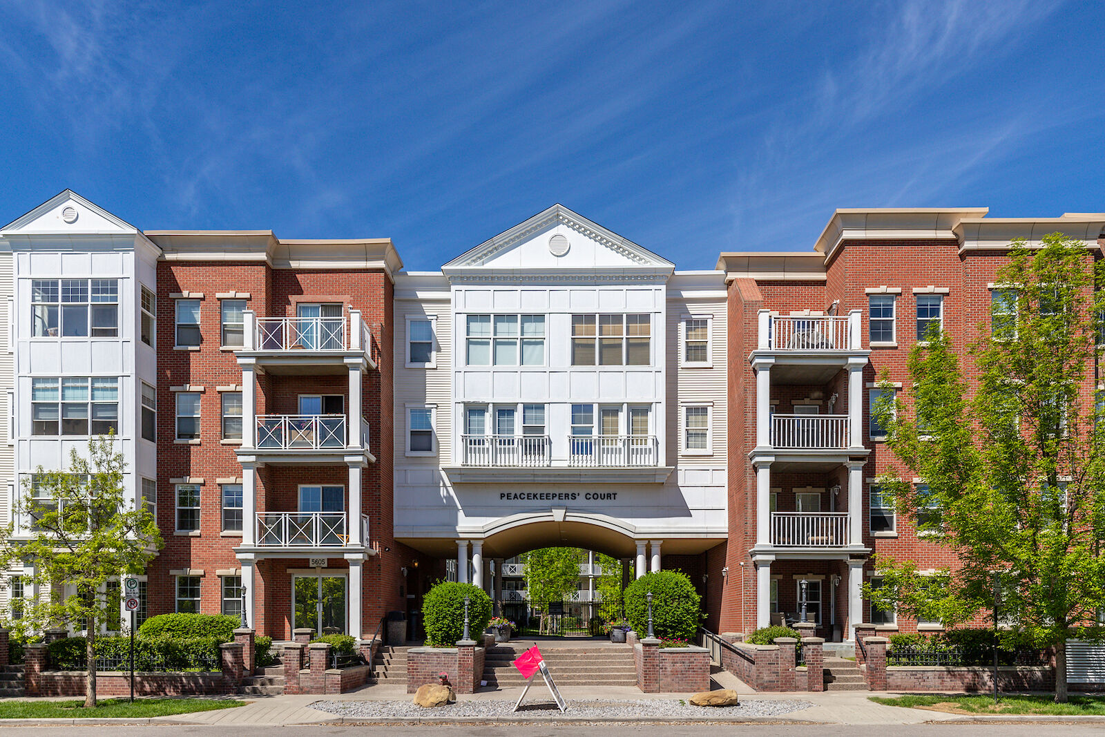 Calgary 3 + Den bedrooms Condo Unit for rent. Property photo: 640332-1