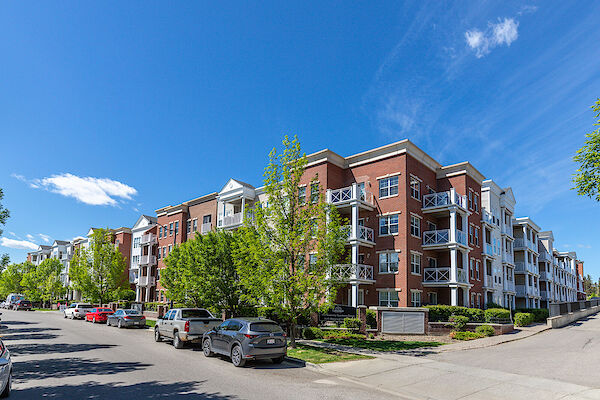 Calgary 3 + Den bedrooms Condo Unit for rent. Property photo: 640332-3