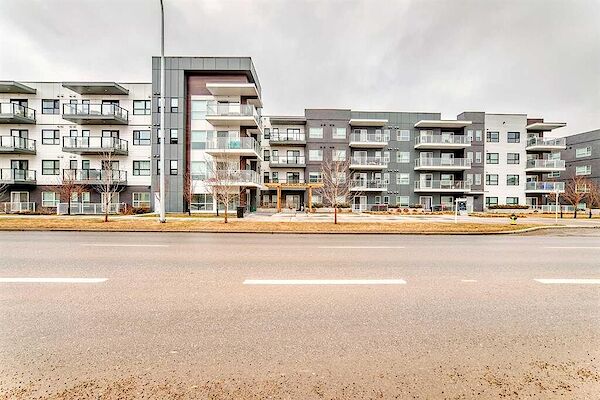 Calgary 2 bedrooms Condo Unit for rent. Property photo: 640392-2