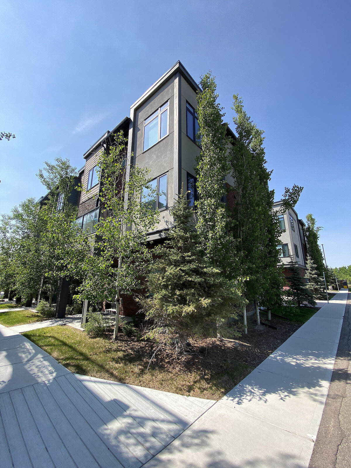 Calgary 3 + Den bedrooms Townhouse for rent. Property photo: 640647-1