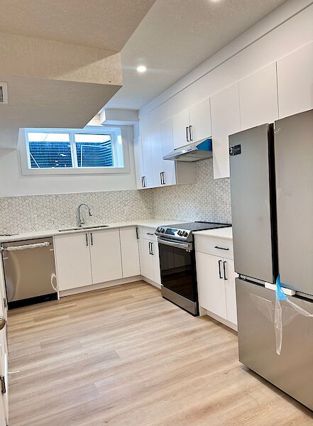 Bright & Modern LEGAL 1-Bedroom Basement | $1,200 + Utilities
