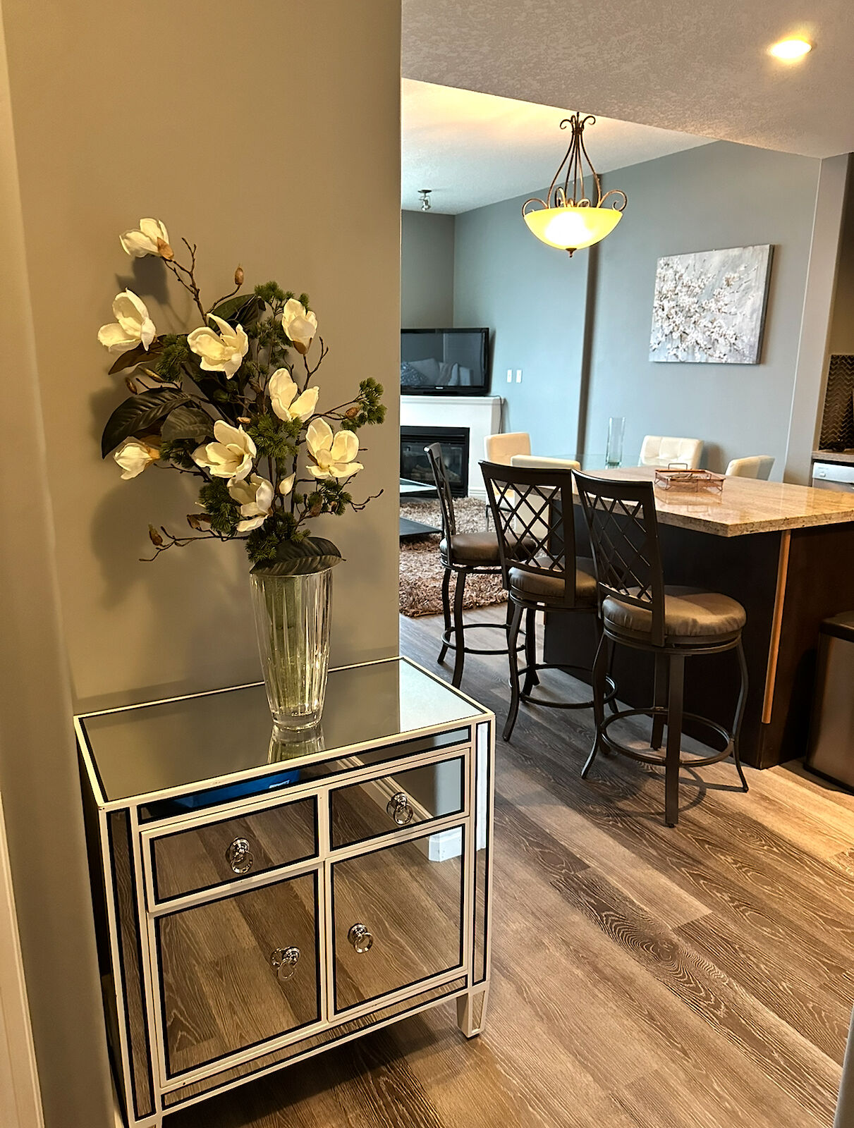 Calgary 3 bedrooms Condo Unit for rent. Property photo: 641010-1
