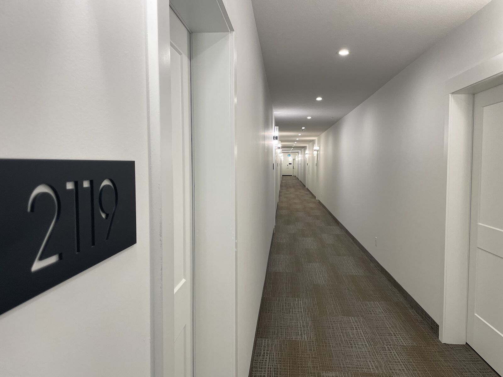 Calgary 2 bedrooms Condo Unit for rent. Property photo: 641097-1