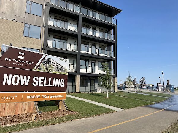 Calgary 2 bedrooms Condo Unit for rent. Property photo: 641097-2