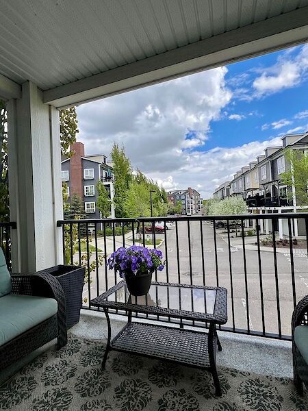 Immaculate 2 bedroom Condo unit In excellent location