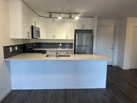 Calgary 2 + Den bedrooms Condo Unit for rent. Property photo: 641374-1