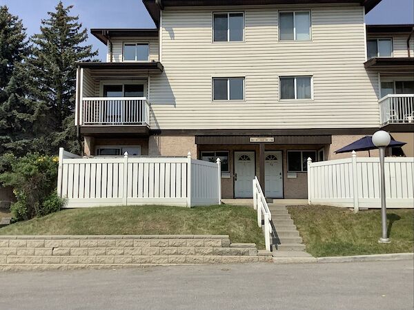 Spacious Townhome with Upgrades in an Unbeatable Location Near Transit