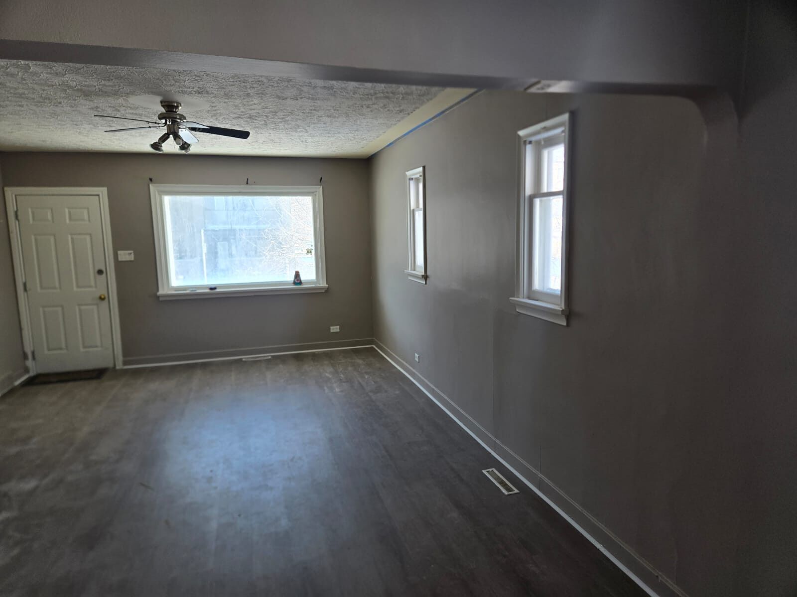 Calgary 2 bedrooms Main Floor for rent. Property photo: 642010-1