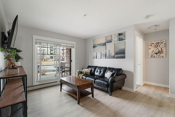 Calgary 2 bedrooms Condo Unit for rent. Property photo: 642121-2