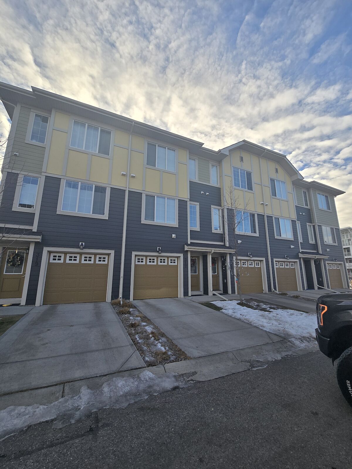 Calgary 2 + Den bedrooms Townhouse for rent. Property photo: 642148-1