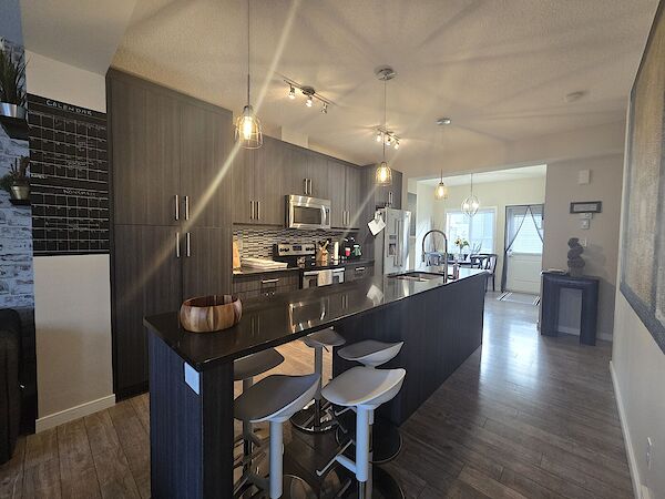 Calgary 2 + Den bedrooms Townhouse for rent. Property photo: 642148-2