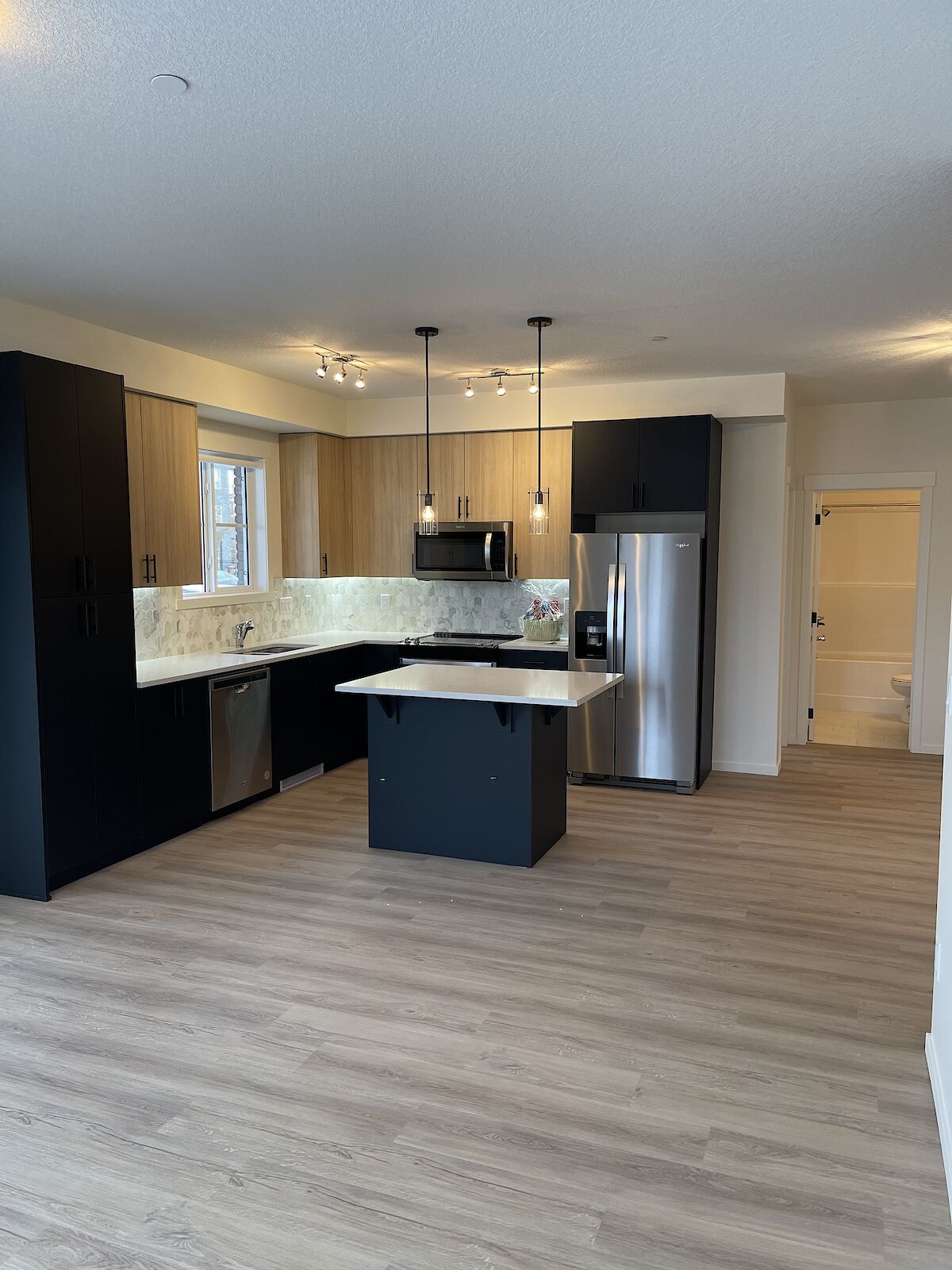 Calgary 2 bedrooms Condo Unit for rent. Property photo: 642226-1