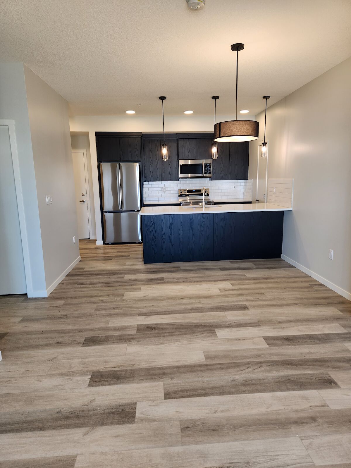 Calgary 2 bedrooms Condo Unit for rent. Property photo: 642249-1