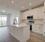 2 Bed 2 Bath Condo - Pond Views & Walking Distance to South Health