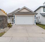 3 bedroom Bright bungalow in a quite area with arbour lake access