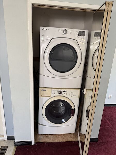Calgary 5 bedrooms House for rent. Property photo: 643190-3
