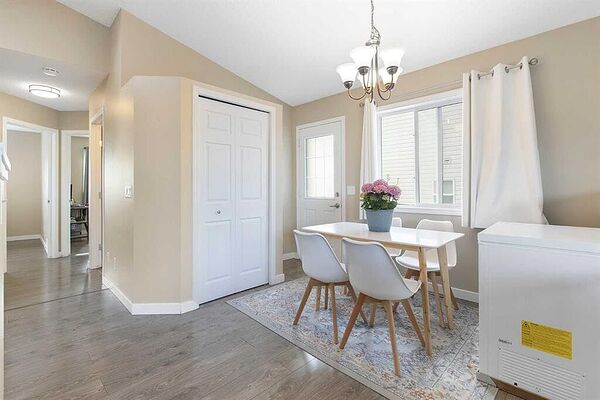 Calgary 2 bedrooms Main Floor for rent. Property photo: 643310-2