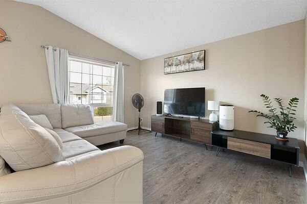 Calgary 2 bedrooms Main Floor for rent. Property photo: 643310-3