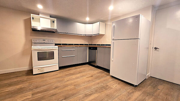 Bright 2-Bedroom Legal Suite in Lynnwood | Dishwasher + Separate Furnace