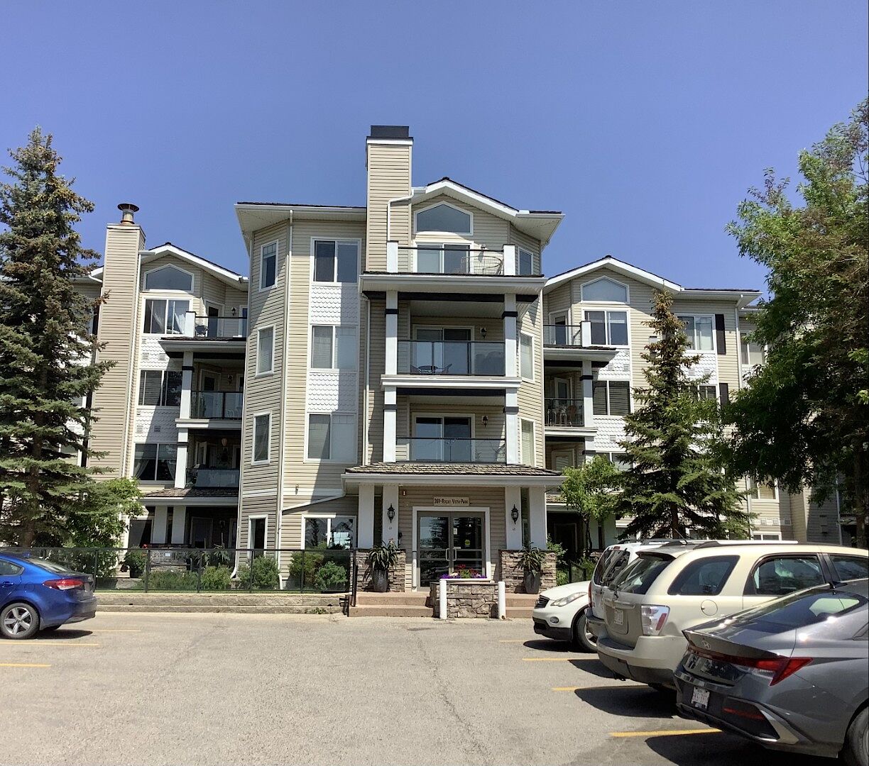 Calgary 2 bedrooms Condo Unit for rent. Property photo: 644322-1