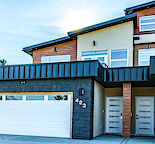 Stunning Fully-Furnished 3-Bedroom Duplex with Double Garage – Like New!