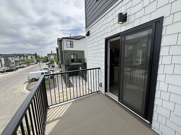 Calgary 3 + Den bedrooms Townhouse for rent. Property photo: 644870-3