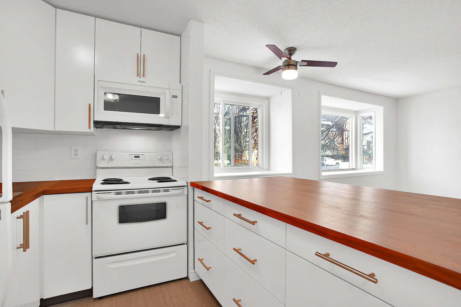 Calgary 2 bedrooms Condo Unit for rent. Property photo: 645027-1